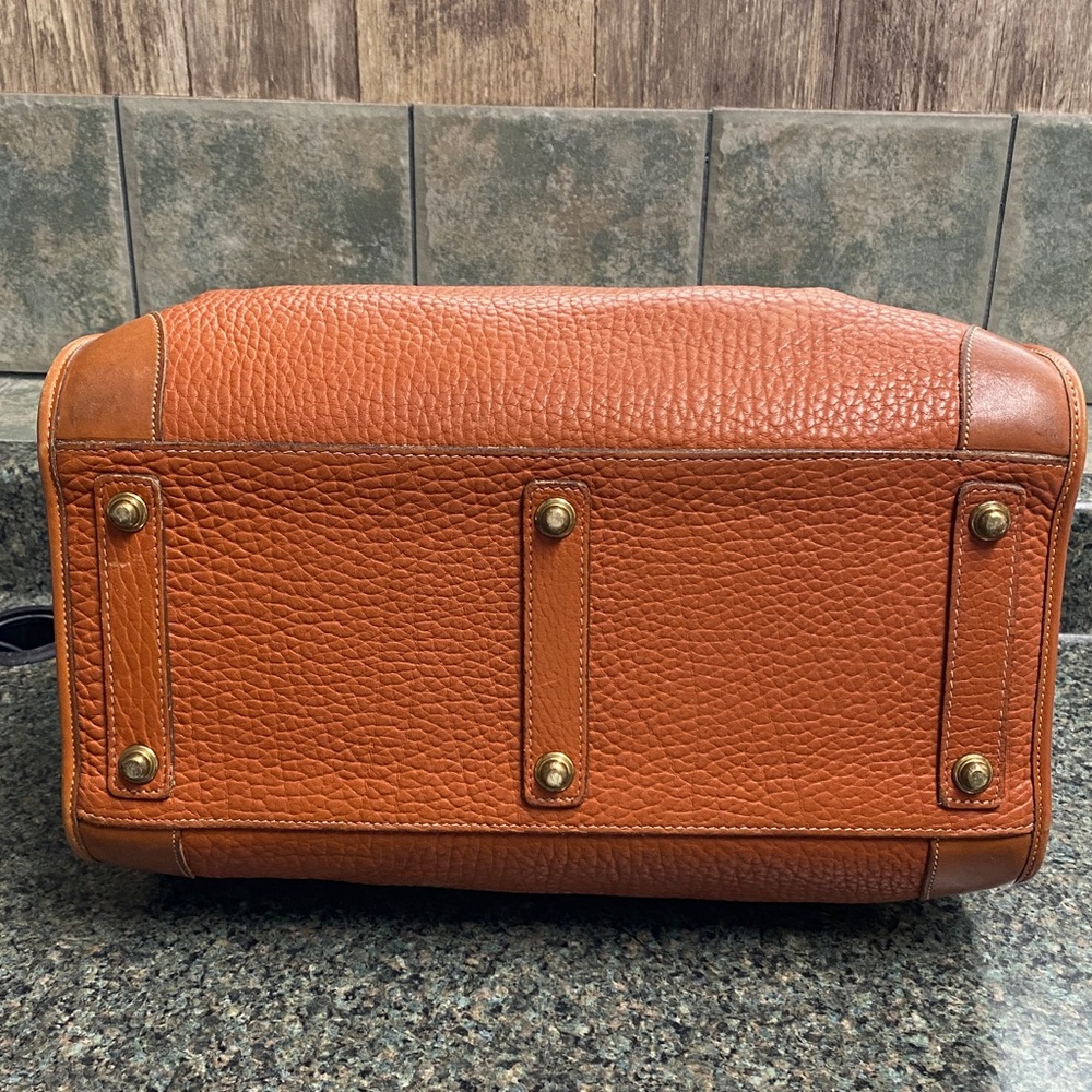 Dooney & Bourke AWL British Tan Gladstone, lock, keys, hangtag, strap USA 🇺🇸 - Picture 9 of 16